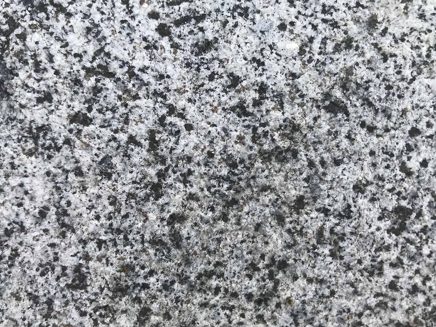 Andorinha Grey Granit Fensterbank – Edler brasilianischer Naturstein in zeitlosem Grau für Innen & Außen C&C Naturstein & Fliesen- Dormagen- Düsseldorf- Köln- Aachen- Bonn- Deutschland