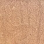 Desert Stone Quarzit Fensterbank – Warme Wüsten-Ästhetik in unzerstörbarer Kristall-Optik (2 cm Stärke) C&C Naturstein & Fliesen- Dormagen- Düsseldorf- Köln- Aachen- Bonn- Deutschland